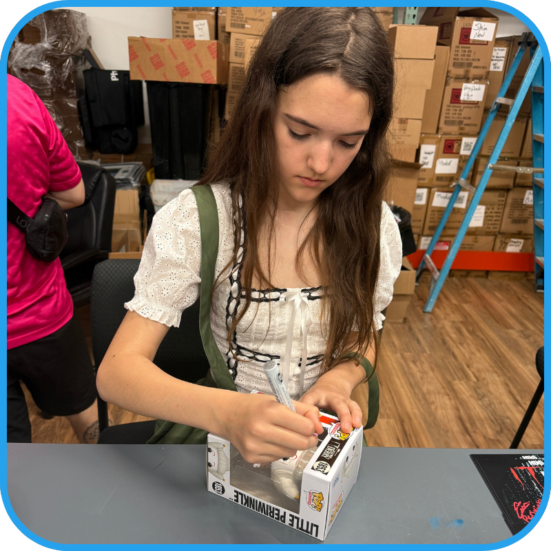 Emma-Leigh Cullum signed IT Welcome to Derry Little Periwinkle Funko Pop! 1853 Red