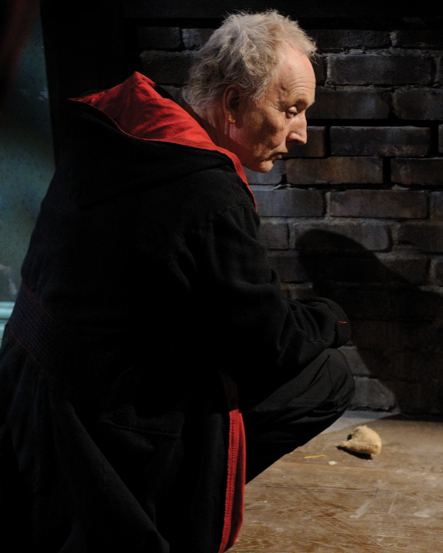 Tobin Bell Signed Jigsaw – Red Cloak Workshop Scene Photo (8x10, 11x14) Pre-Order