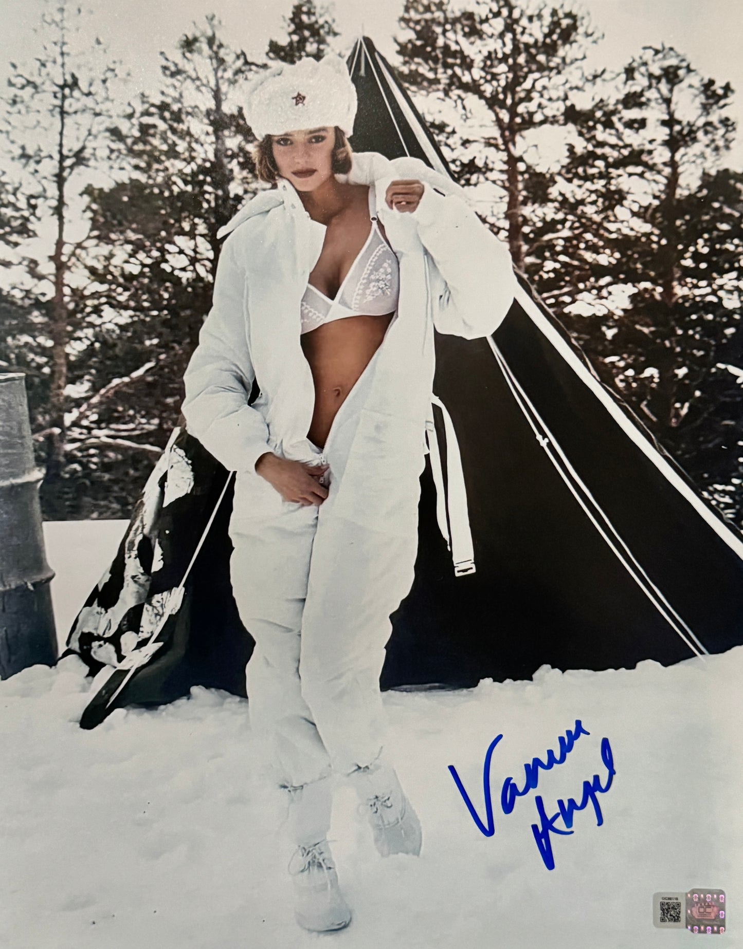 Vanessa Angel signed 11x14 Spies Like Us photo