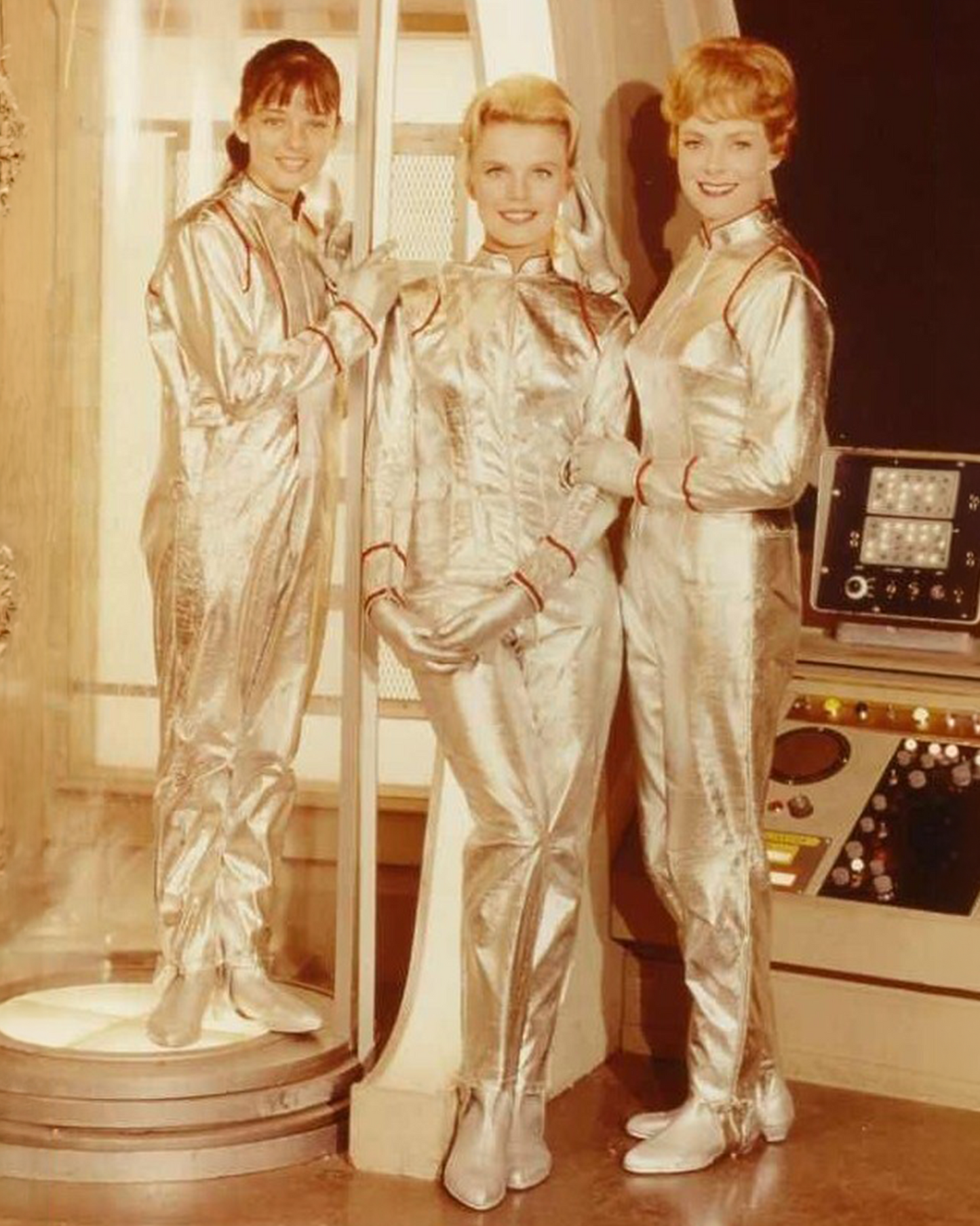 Angela Cartwright Autograph Pre-Order – Lost In Space Penny Robinson 8x10 Photo #4