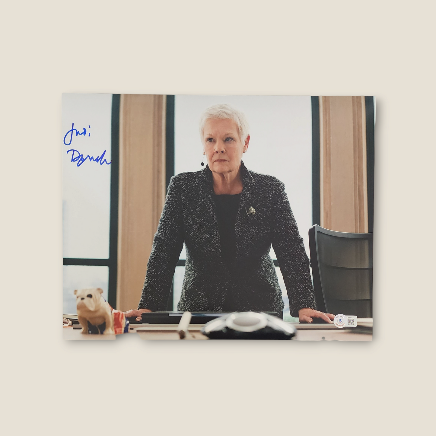 Judi Dench signed 11x14 James Bond Agent "M" photo autographed Beckett QR code